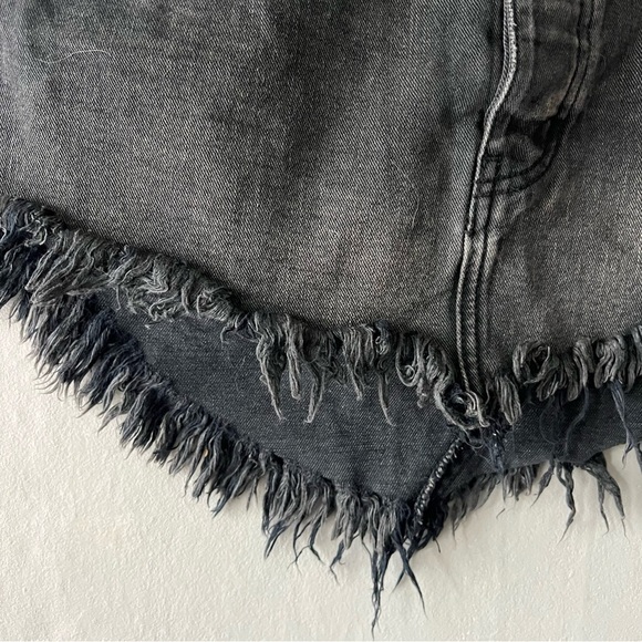 One Teaspoon Black 4040 Raw Hem Button Fly Micro Mini Skirt Denim Size 24 - Picture 3 of 8